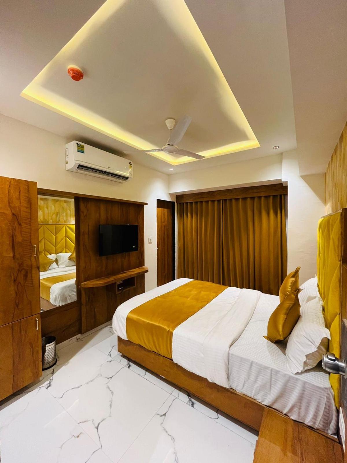 Hotel Paramount Villa Gandhinagar Extérieur photo