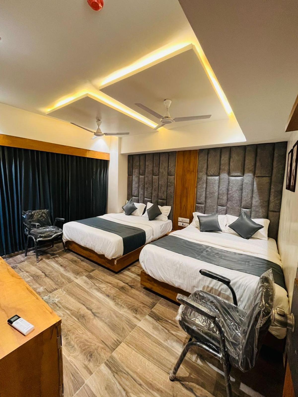 Hotel Paramount Villa Gandhinagar Extérieur photo